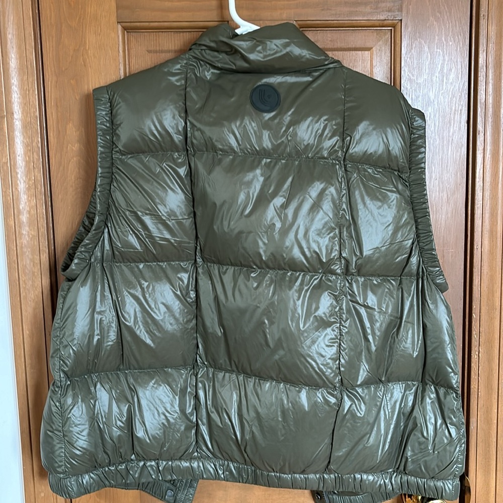 Brand new down vest - Picture 2 of 4